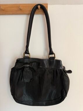 Premium Italian Artisanal Leather Hobo Bag - Hand-stitched detailing